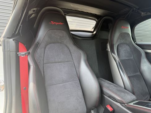 Used 2020 Porsche 718 Boxster Spyder RWD image 14