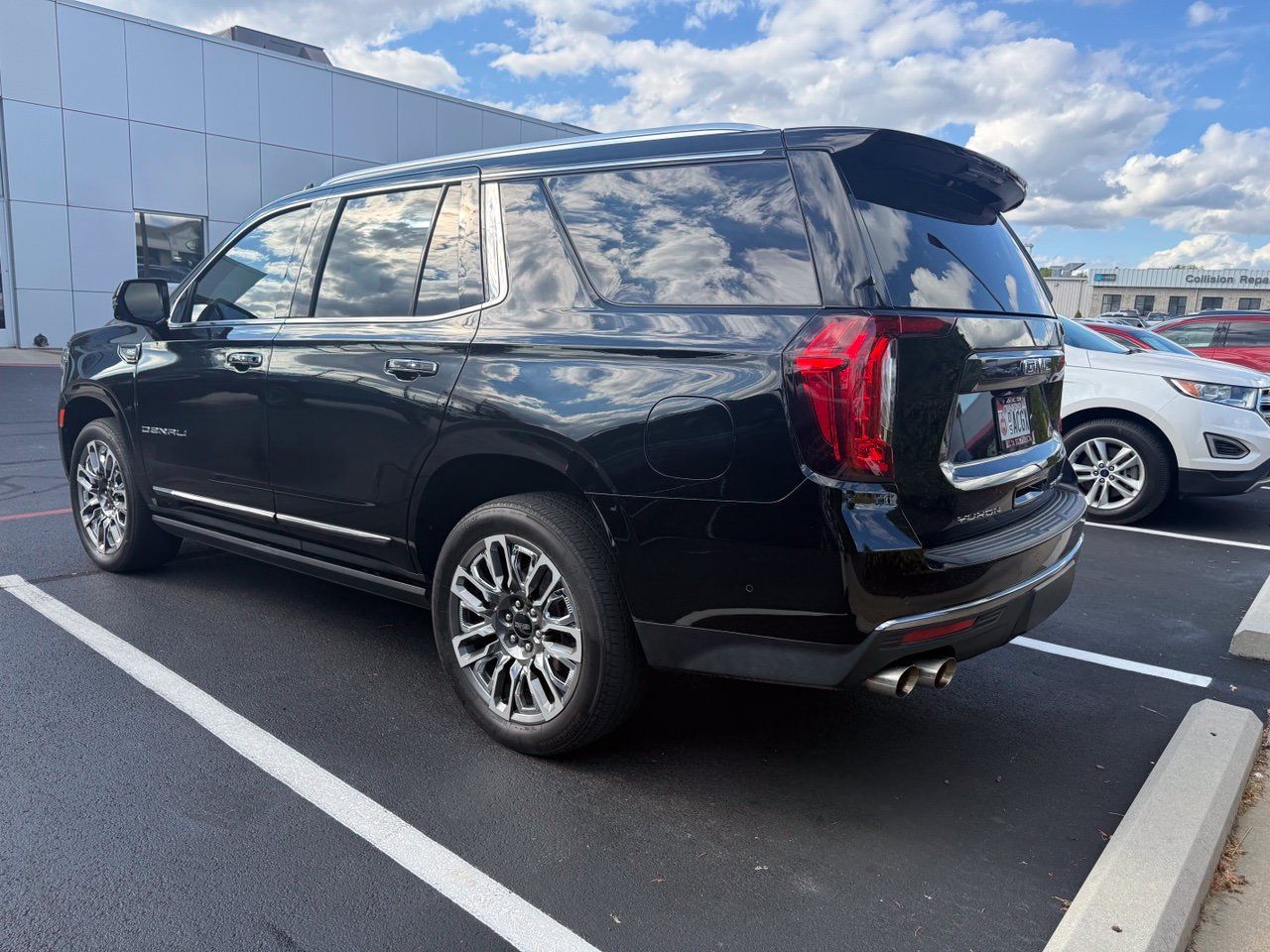 Used 2024 GMC Yukon Denali Ultimate AWD/4WD image 7