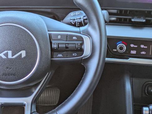 Certified 2024 Kia Sportage EX image 22