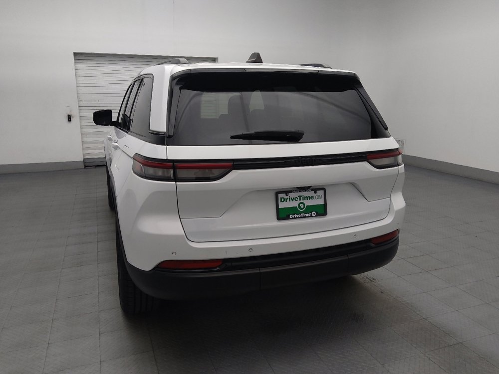 Used 2023 Jeep Grand Cherokee Altitude RWD image 6