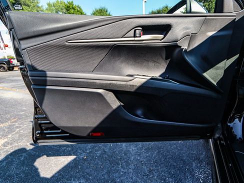 Used 2025 Toyota Camry SE image 40