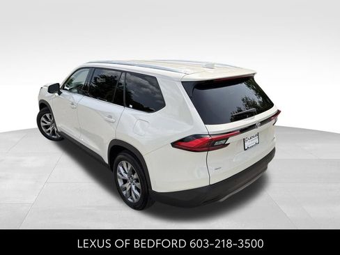 Used 2024 Toyota Grand Highlander AWD image 4