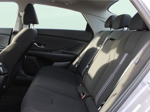 Used 2025 Hyundai Elantra SEL image 10