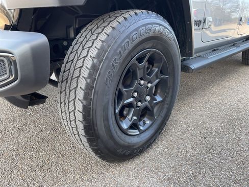 Used 2023 Jeep Gladiator Willys image 10