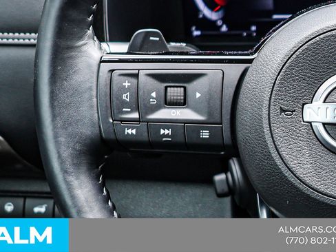 Used 2024 Nissan Pathfinder Platinum image 27