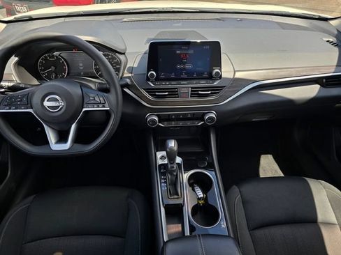Used 2024 Nissan Altima 2.5 SV FWD image 14