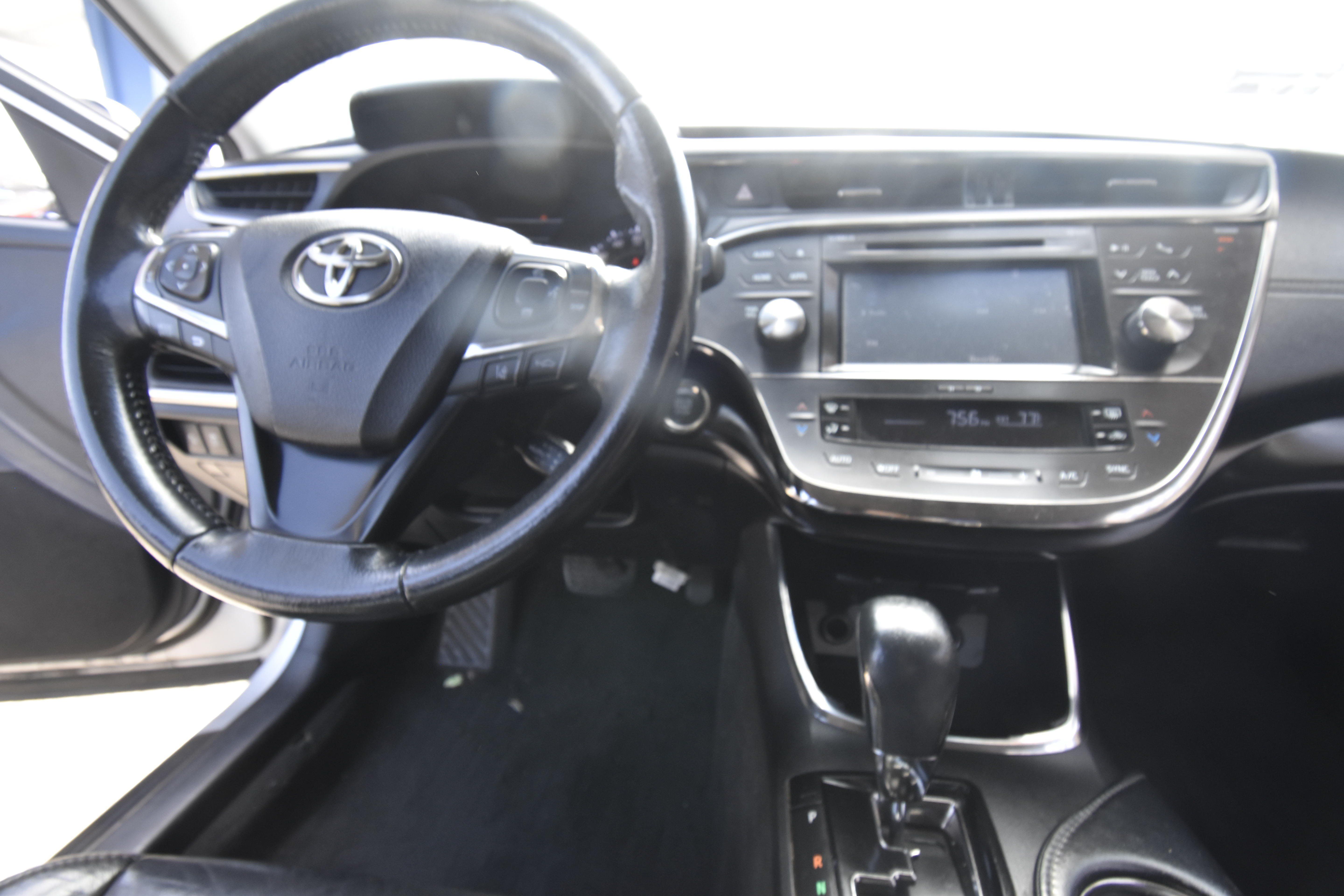 Used 2018 Toyota Avalon XLE Plus w/ All Weather Liner Package FWD image 7