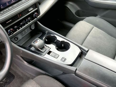 Used 2024 Nissan Rogue SV image 16