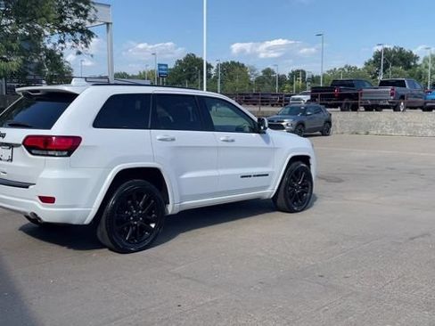 Used 2018 Jeep Grand Cherokee Altitude AWD/4WD image 8
