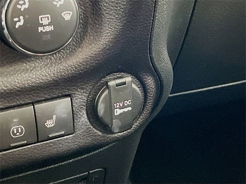 Used 2017 Jeep Wrangler Unlimited Sahara w/ Connectivity Group image 18