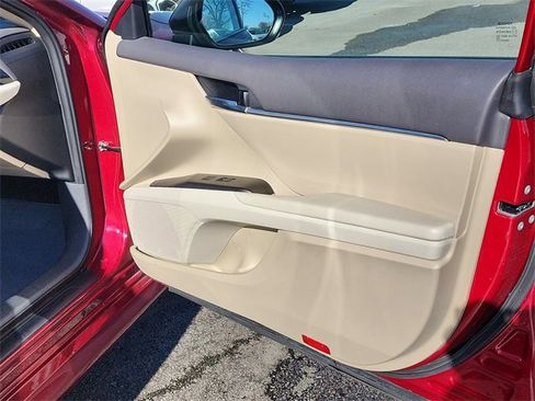 Used 2021 Toyota Camry LE w/ Convenience Package image 16