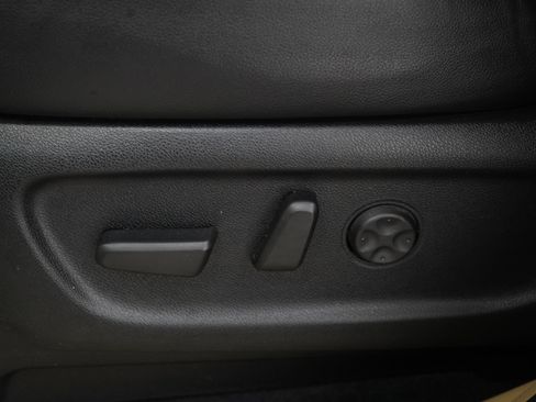 Used 2016 Kia Sedona SX FWD image 28