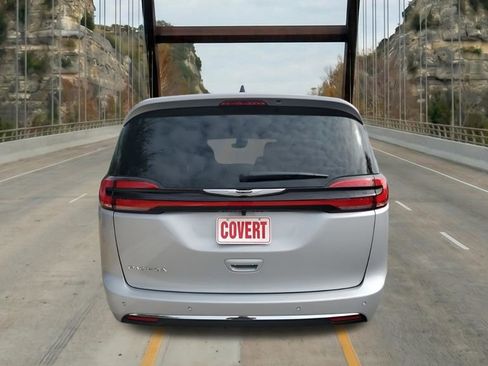 New 2026 Chrysler Pacifica Select FWD image 9
