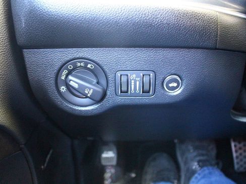 Used 2015 Dodge Challenger SRT w/ Technology Group image 40