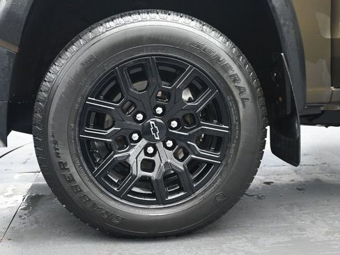 Used 2023 Chevrolet Colorado Trail Boss image 13