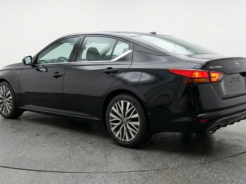 Used 2025 Nissan Altima 2.5 SV image 6
