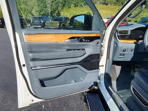 Used 2024 Jeep Grand Wagoneer Series III w/ Rear Seat Video Group 1 image 21