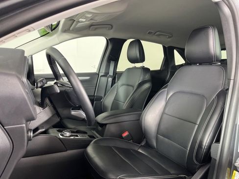 Used 2025 Ford Escape Platinum image 4