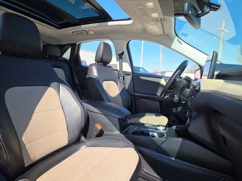 Used 2022 Ford Escape Titanium w/ Titanium Elite Package AWD/4WD image 12