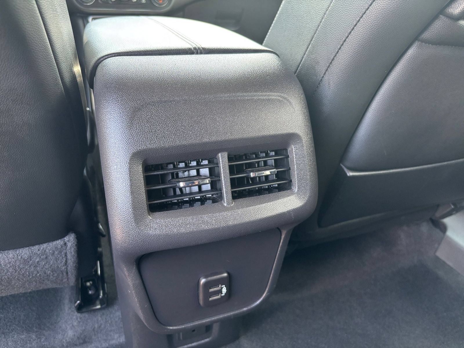 Used 2024 GMC Terrain SLT AWD/4WD image 24