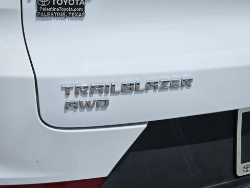 Used 2025 Chevrolet TrailBlazer LT AWD/4WD image 11