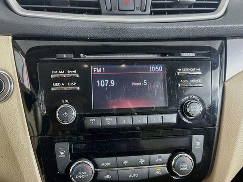 Used 2015 Nissan Rogue SV w/ SV Moonroof Package FWD image 19