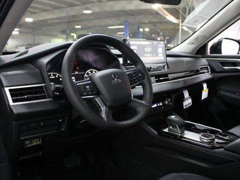New 2026 Mitsubishi Outlander SE FWD image 5