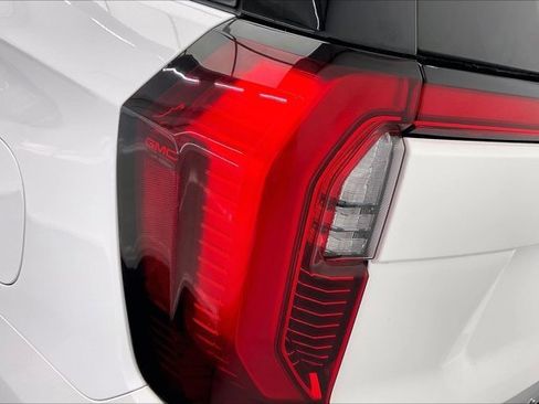 Used 2025 GMC Yukon XL Denali image 29