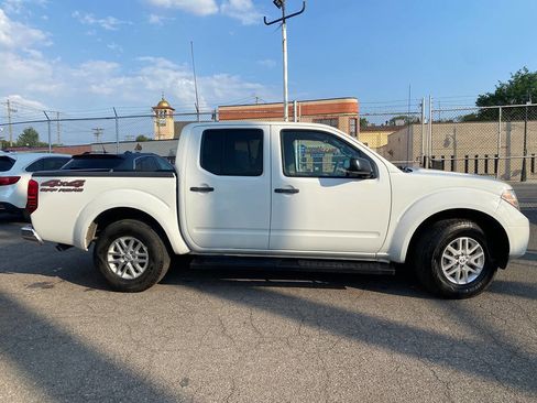 Used 2016 Nissan Frontier SV image 7