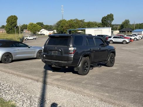 Used 2016 Toyota 4Runner SR5 AWD/4WD image 4