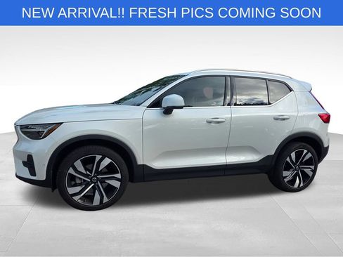 Used 2024 Volvo XC40 B5 Plus w/ Protection Package Premier AWD/4WD image 2