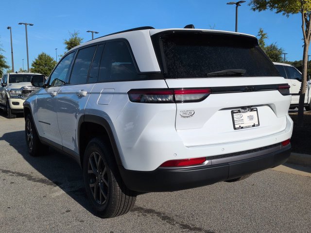 New 2027 Jeep Grand Cherokee Altitude RWD image 6