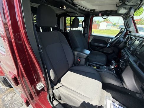 Used 2021 Jeep Gladiator Sport AWD/4WD image 29