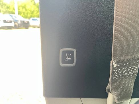 Used 2023 Chrysler Pacifica Touring-L FWD image 30