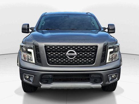 Used 2018 Nissan Titan PRO-4X w/ Pro-4x Convenience Package AWD/4WD image 9