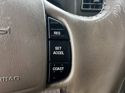 Used 2000 Ford F250 Lariat image 32