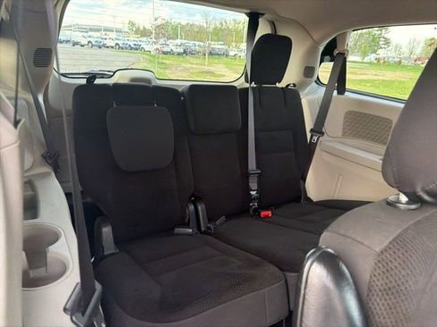 Used 2018 Dodge Grand Caravan SE FWD image 14
