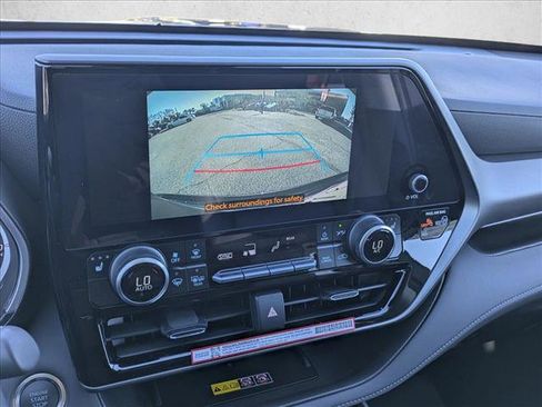 New 2025 Toyota Highlander LE image 13