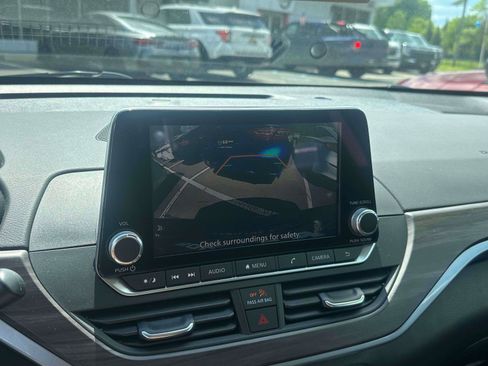 Used 2025 Nissan Altima 2.5 SV FWD image 26