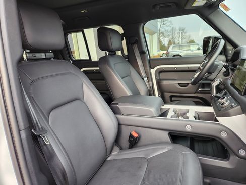 Certified 2025 Land Rover Defender 110 X-Dynamic SE image 16