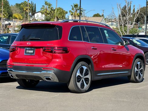 New 2025 Mercedes-Benz GLB 250 4MATIC image 3