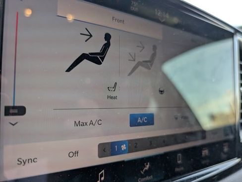 Used 2025 Chrysler Pacifica Select FWD image 4