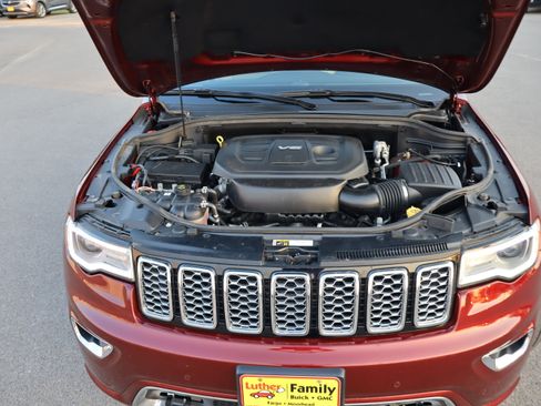 Used 2018 Jeep Grand Cherokee Overland AWD/4WD image 16