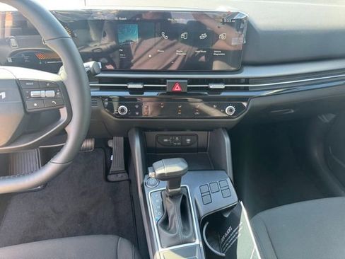 New 2026 Kia Sportage LX image 8