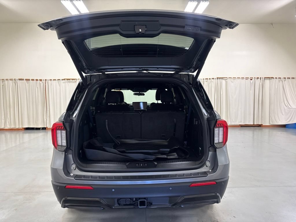 Used 2025 Ford Explorer ST-Line AWD/4WD image 9