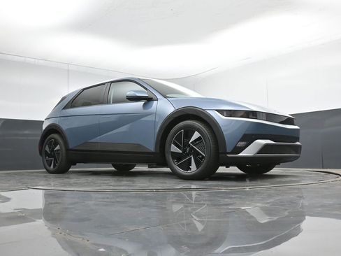 New 2026 Hyundai Ioniq 5 SE RWD image 15