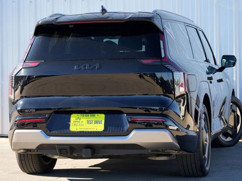 Used 2024 Kia EV9 Land image 5