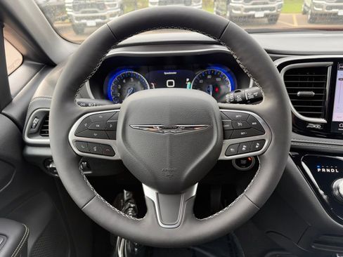 New 2026 Chrysler Pacifica Select FWD image 23