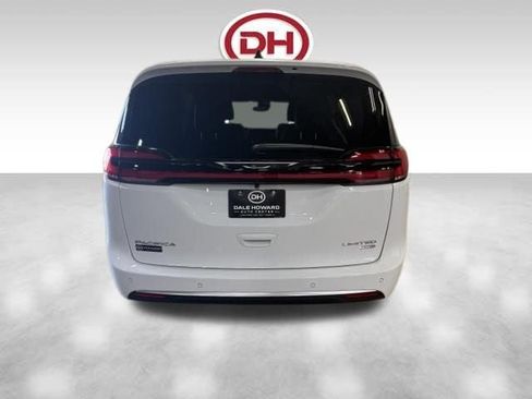 New 2027 Chrysler Pacifica Limited AWD/4WD image 11