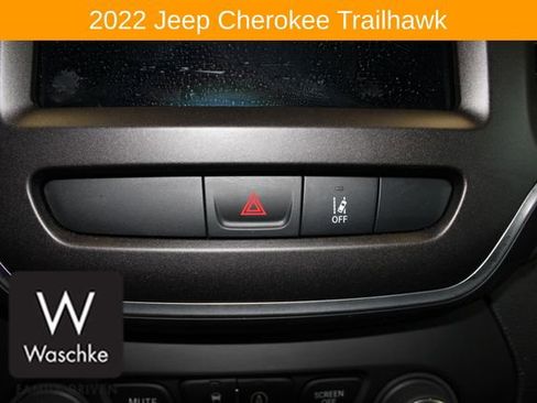 Used 2022 Jeep Cherokee Trailhawk image 32